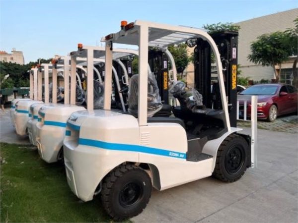 4Ton Diesel Forklift - Image 4